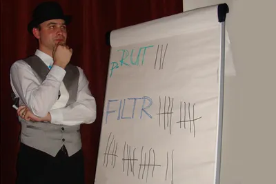 30 let Filtru:: narozeninový koncert v Kaštanu – státní notář Kout hlídal chyby účinkujících