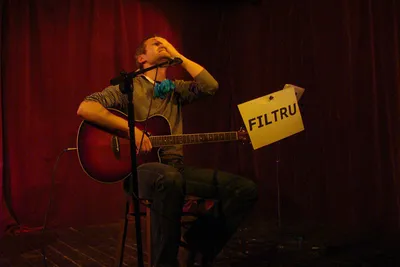 30 let Filtru:: narozeninový koncert v Kaštanu – typický postoj členů Filtru