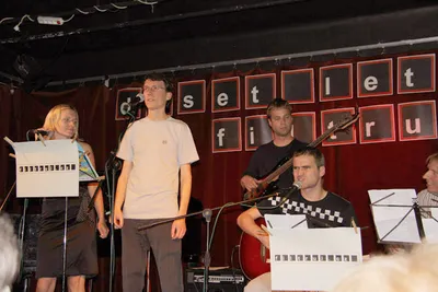 Desetiboj: Tomáš Kout nepřináší Petrovi rum, ale... čaj!