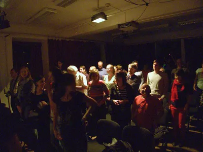 Desetiboj: pózovačka po koncertě