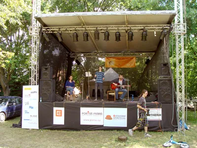 Cihlafest:: Filtr a Zuzka Macáková na Slapech