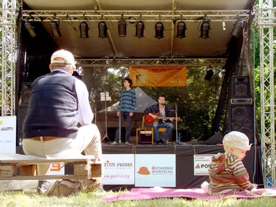 Cihlafest:: vlevo domorodec, vpravo Jonáš