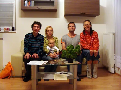 Oni & Bazalka:: večírek po Cihlafestu u spícího Fíly