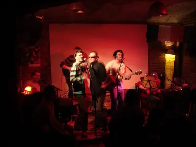 Cedr: vzácné předvedení songu z