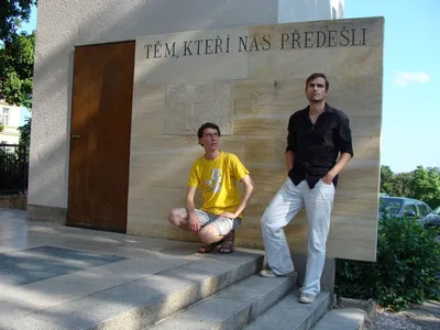 Zavírání sezóny: Filtr pózuje při tradiční zkoušce v parku u vinohradské vodárny, respe u Husova sboru